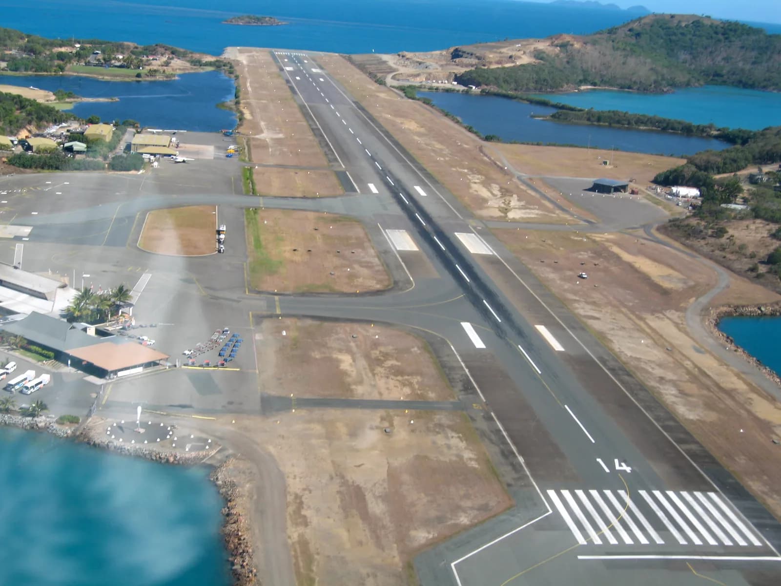 Hamilton Island Airport (HTI)