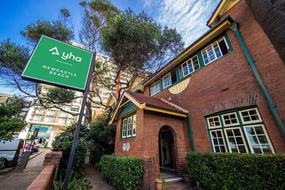 Newcastle Beach YHA — YHA Australia backpacker hostel in Newcastle East, NSW