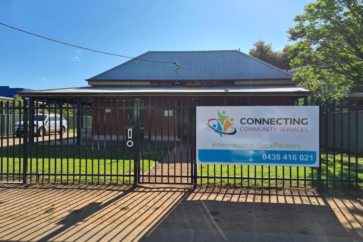 YHA Kurrajong House backpacker hostel in Orana Heights, NSW