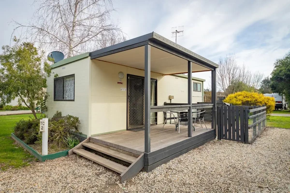 Alexandra Adventure Resort backpacker hostel in Koriella, VIC