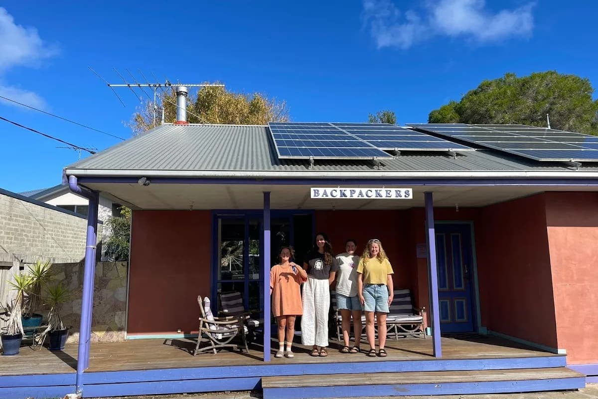 Backpackers (-38.2529, 144.5520) backpacker hostel in Ocean Grove, VIC