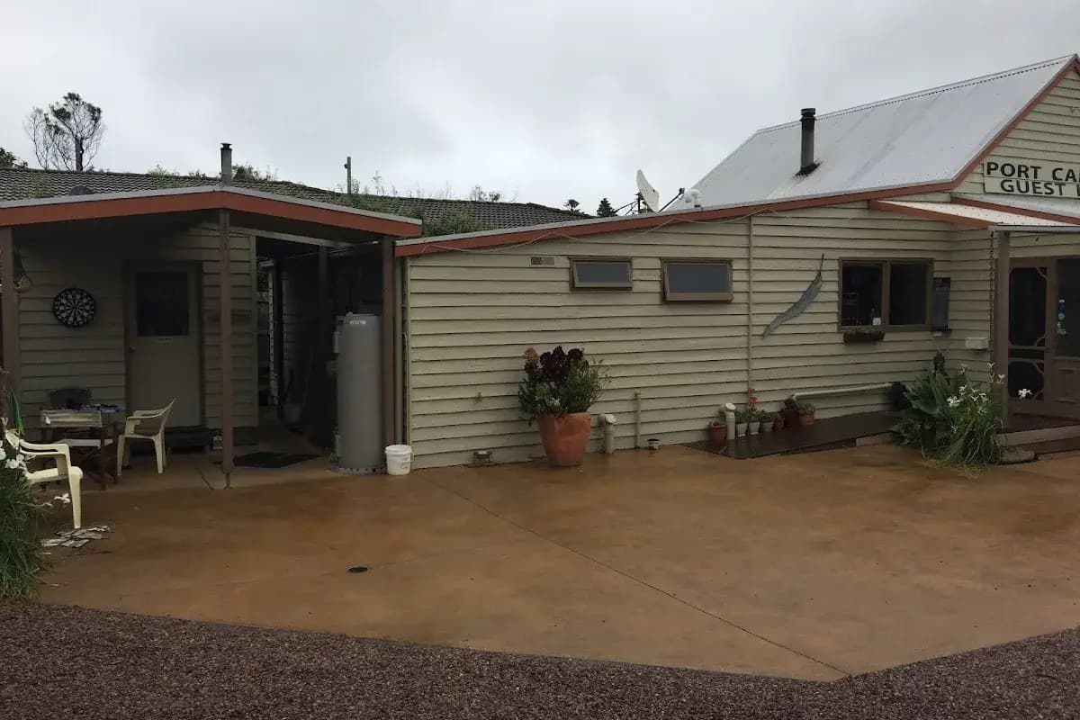 Flash Packers backpacker hostel in Port Campbell, VIC (photo 3 of 3)