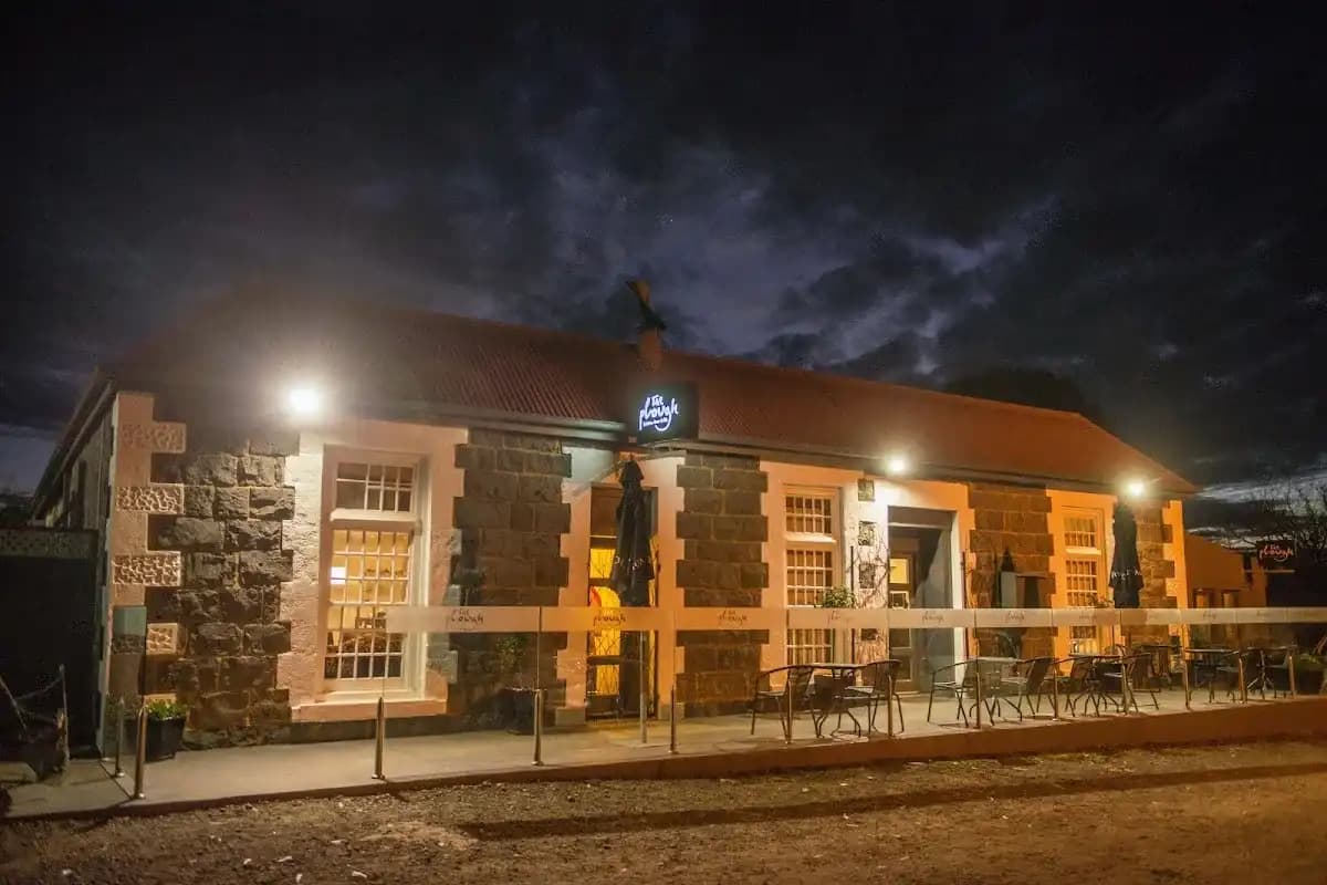 The Lodge backpacker hostel in Myrniong, VIC (photo 3 of 3)