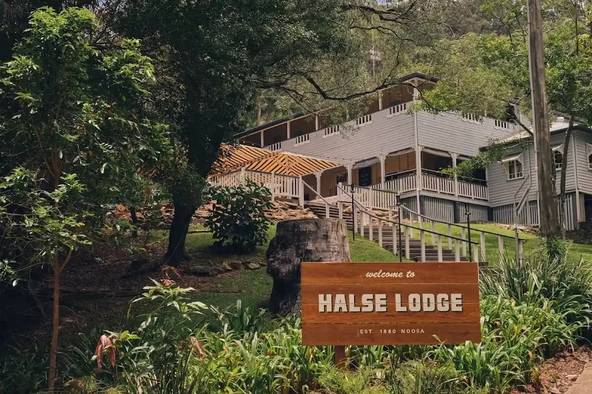 Halse Lodge Guesthouse YHA backpacker hostel in Noosa Heads, QLD
