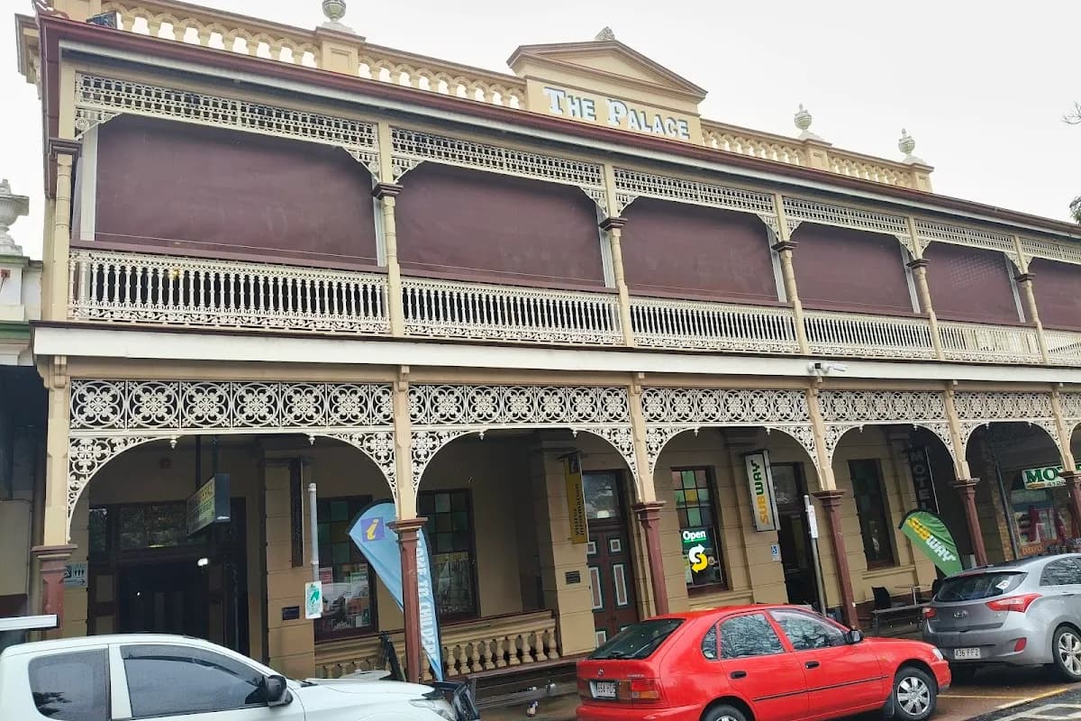 Childers Backpackers Motel — working hostel backpacker hostel in Childers, QLD