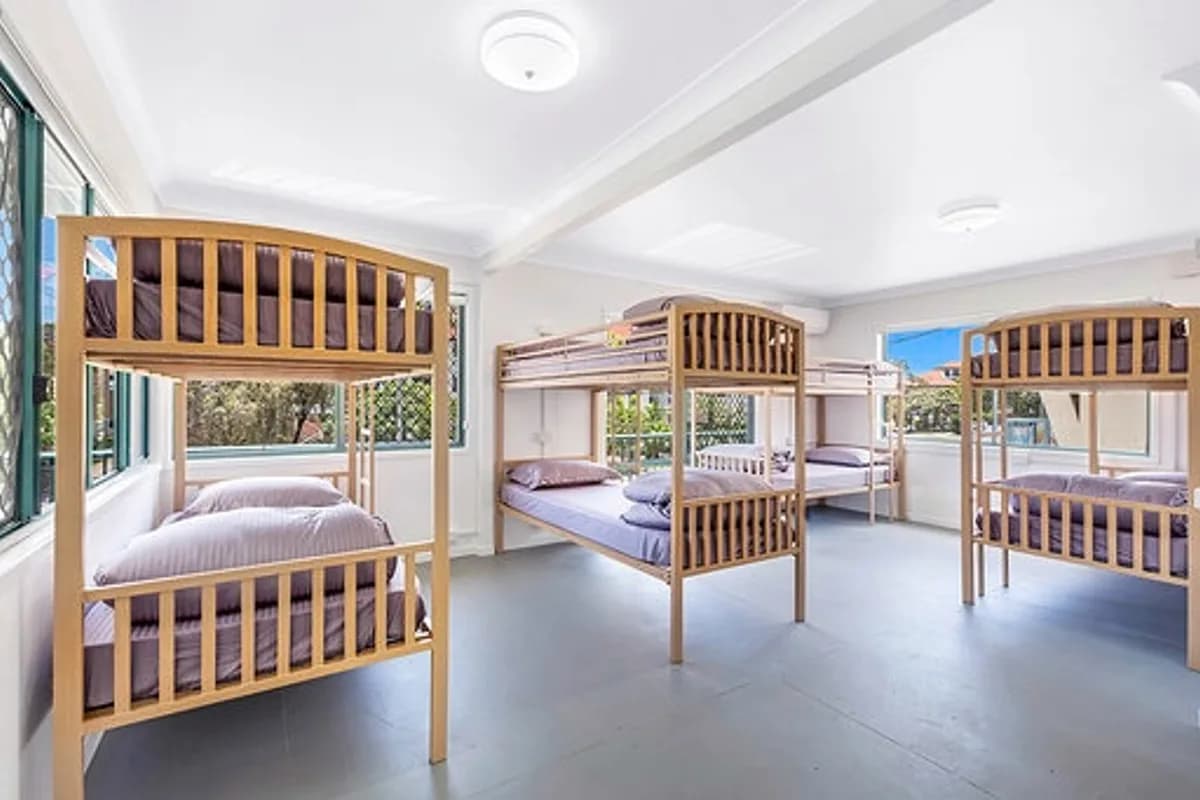 Sleeping Inn backpacker hostel in Surfers Paradise, QLD (photo 2 of 3)