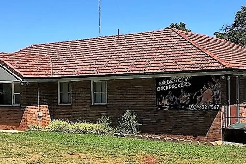 Garden City Backpackers backpacker hostel in Harlaxton, QLD (photo 2 of 3)