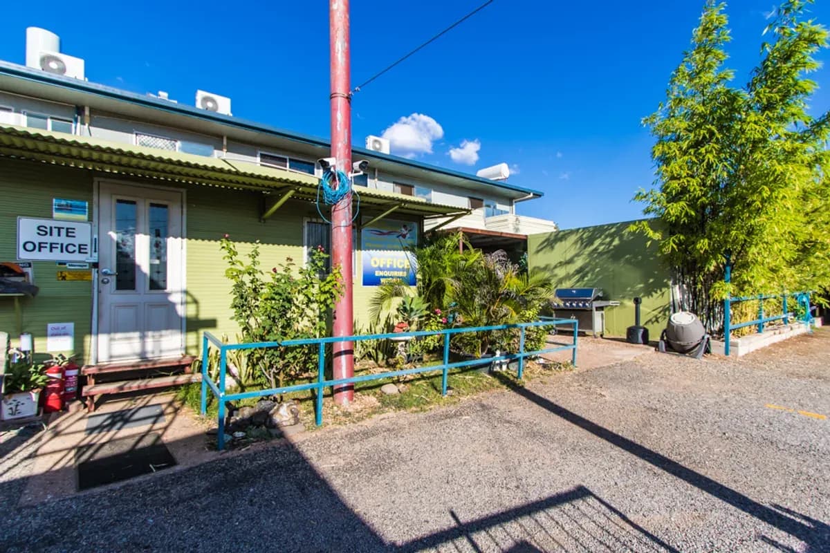 Mick's Accommodation Club backpacker hostel in Mornington, QLD