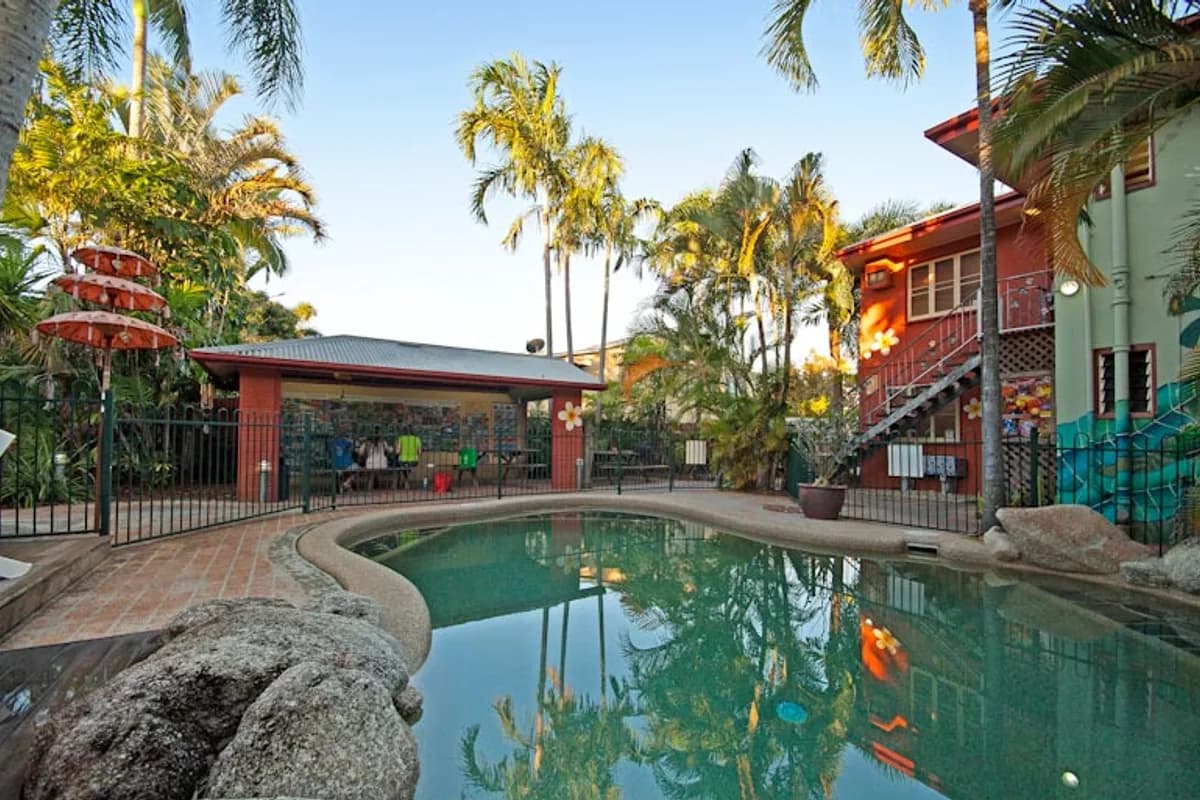 Travellers Oasis backpacker hostel in Parramatta Park, QLD