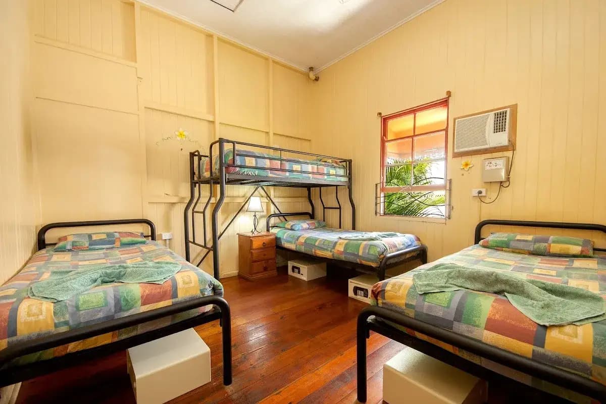 Travellers Oasis backpacker hostel in Parramatta Park, QLD (photo 2 of 3)