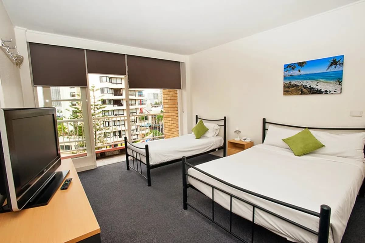 Budds in Surfers backpacker hostel in Surfers Paradise, QLD (photo 2 of 3)