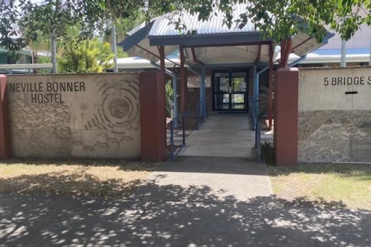 Neville Bonner Hostel backpacker hostel in Berserker, QLD