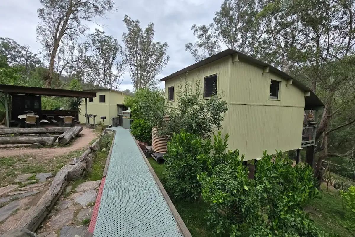 Six Foot Track Eco Lodge — eco-certified backpacker hostel in NSW