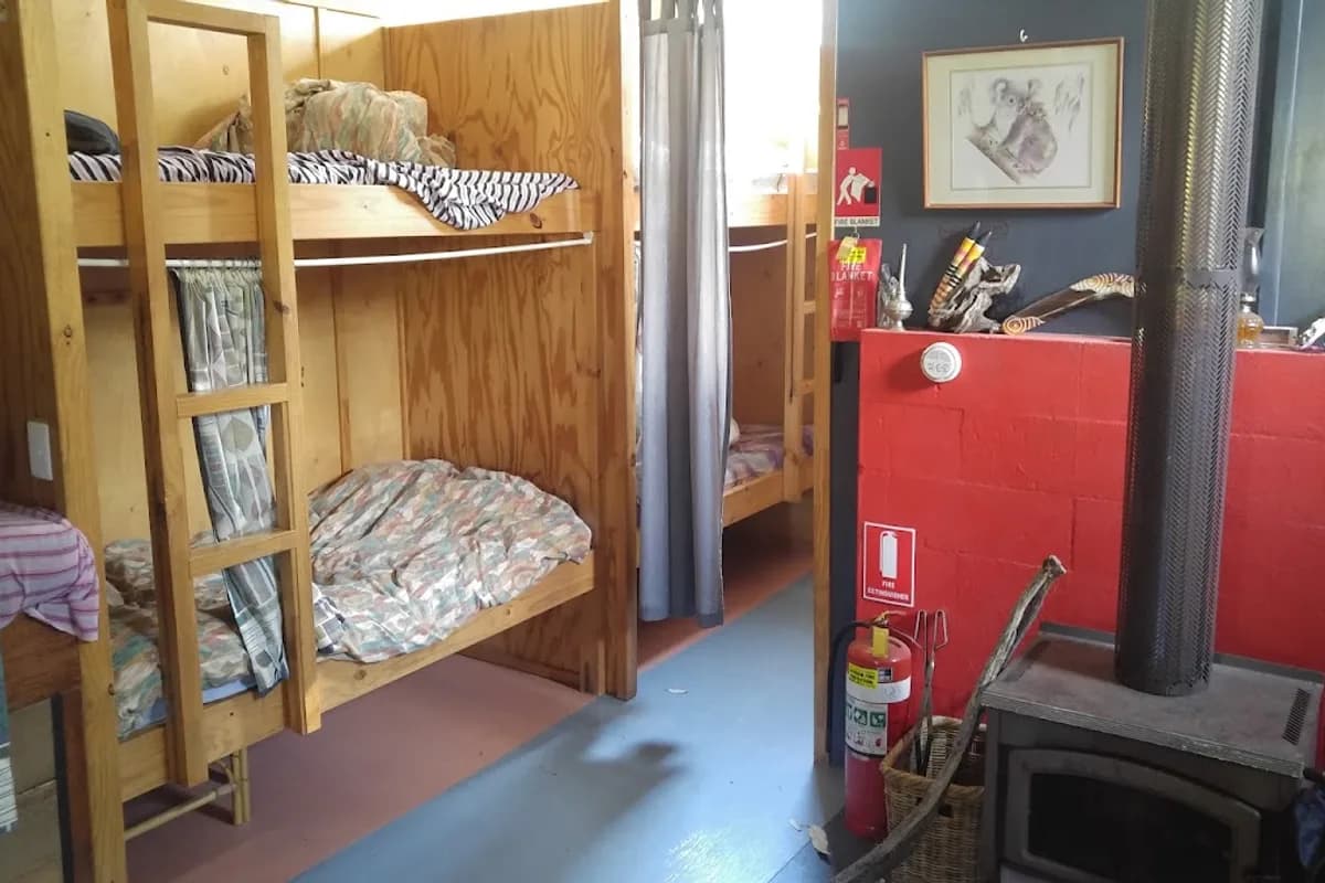 Six Foot Track Eco Lodge — eco-certified backpacker hostel in NSW (photo 2 of 3)