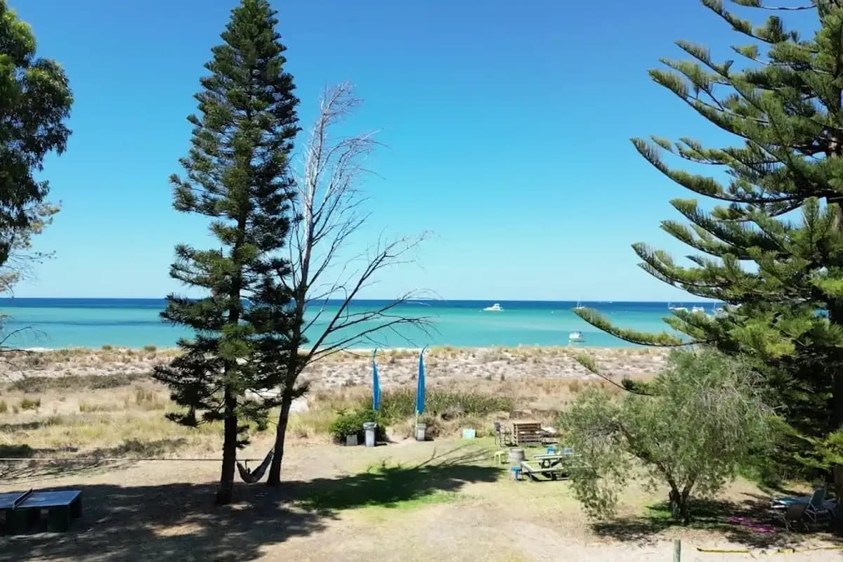 Dunsborough Beachouse YHA backpacker hostel in Quindalup, WA (photo 3 of 3)