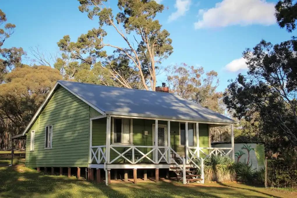 Lions Dryandra Woodland Village — eco-certified backpacker hostel in WA (photo 3 of 3)