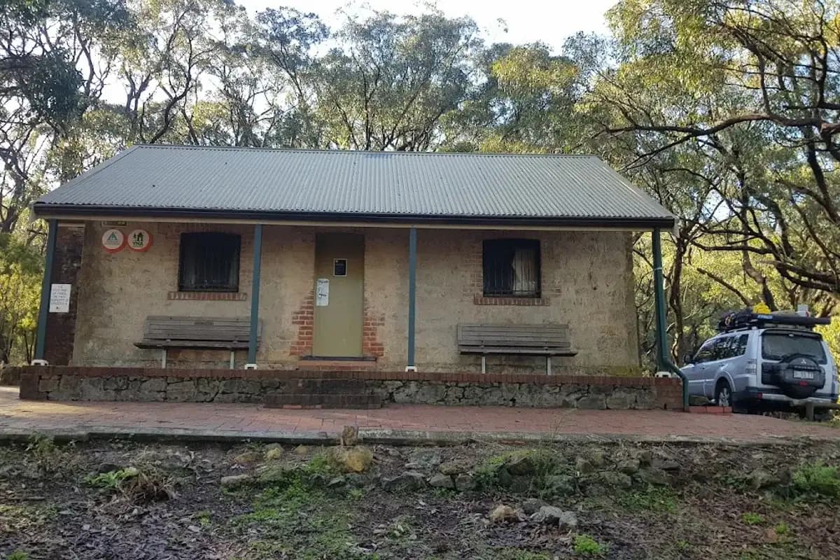 Norton Summit YHA backpacker hostel in Cherryville, SA