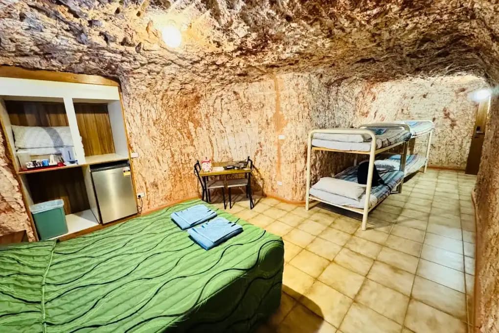 Radeka backpacker hostel in Coober Pedy, SA (photo 2 of 3)