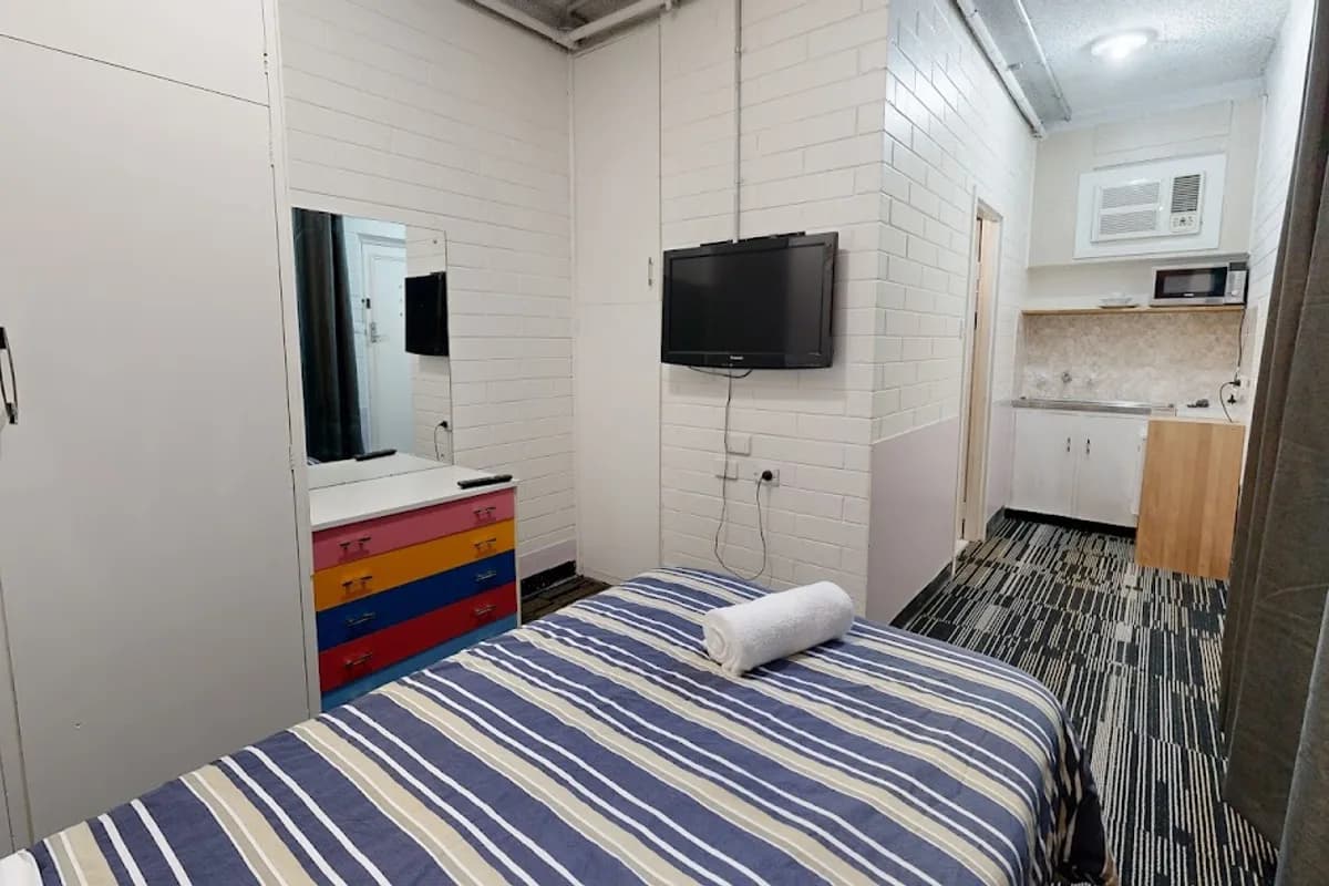Adelaide student lounge backpacker hostel in Everard Park, SA (photo 2 of 3)