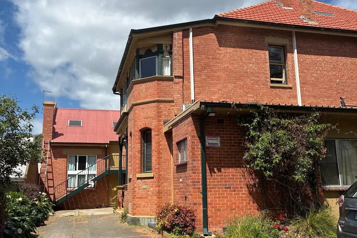 Lloyds Hotel backpacker hostel in Launceston, TAS
