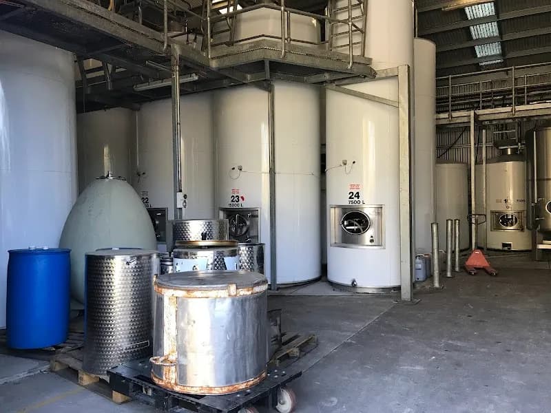 Dusty Hill Vineyard winery in QLD