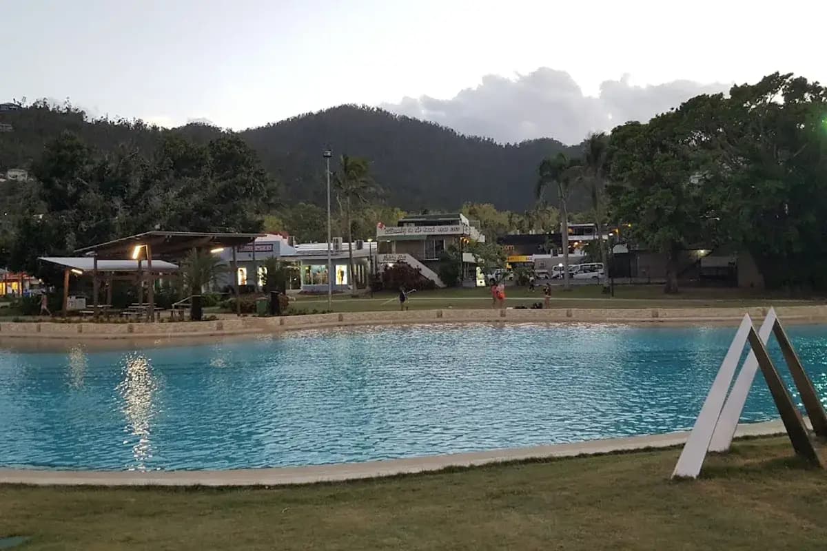 Base — party hostel backpacker hostel in Airlie Beach, QLD (photo 3 of 3)