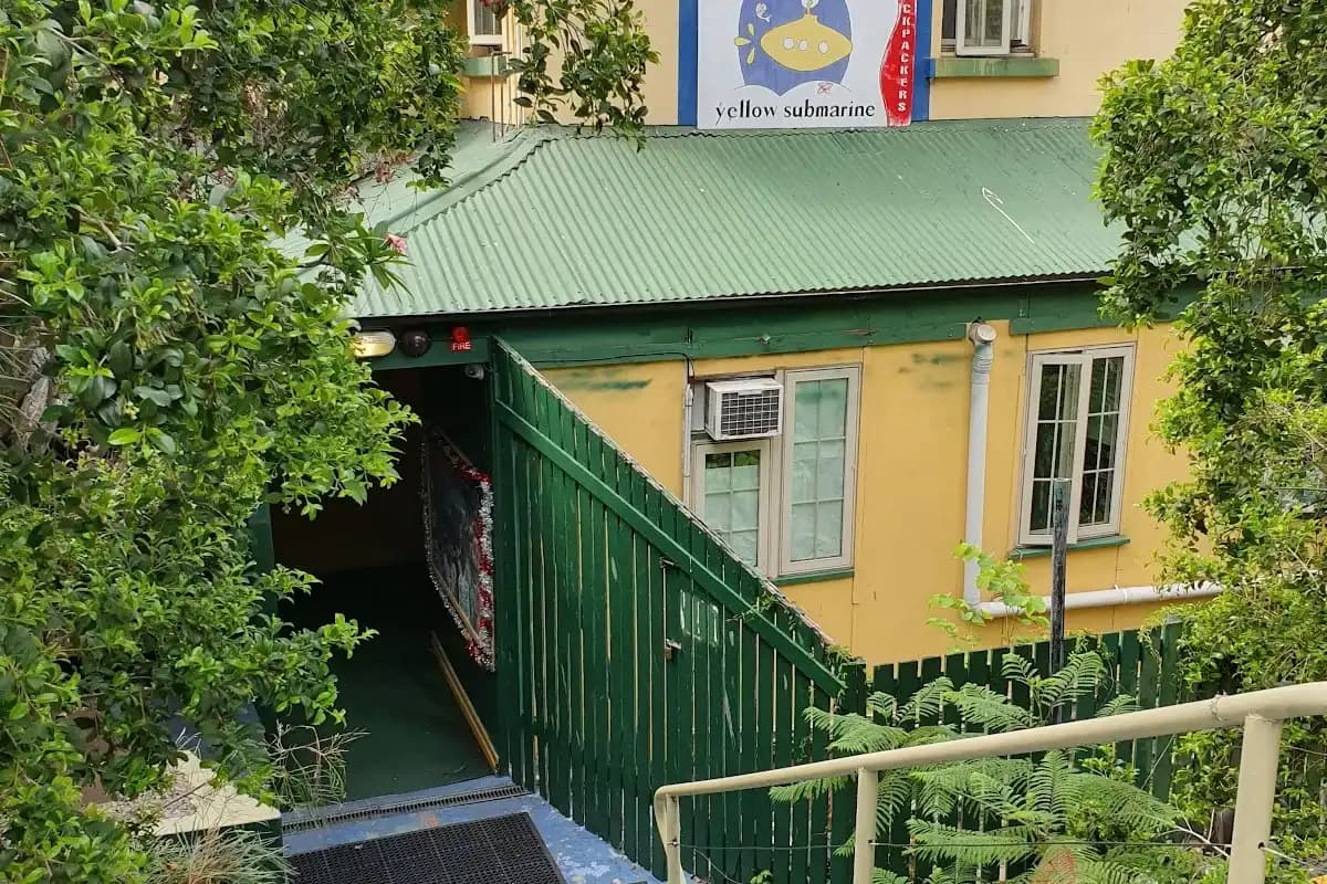 Yellow Submarine backpacker hostel in Milton, QLD